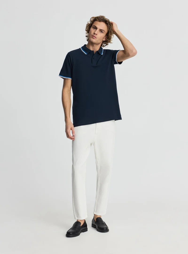 T-shirt polo con profili a contrasto