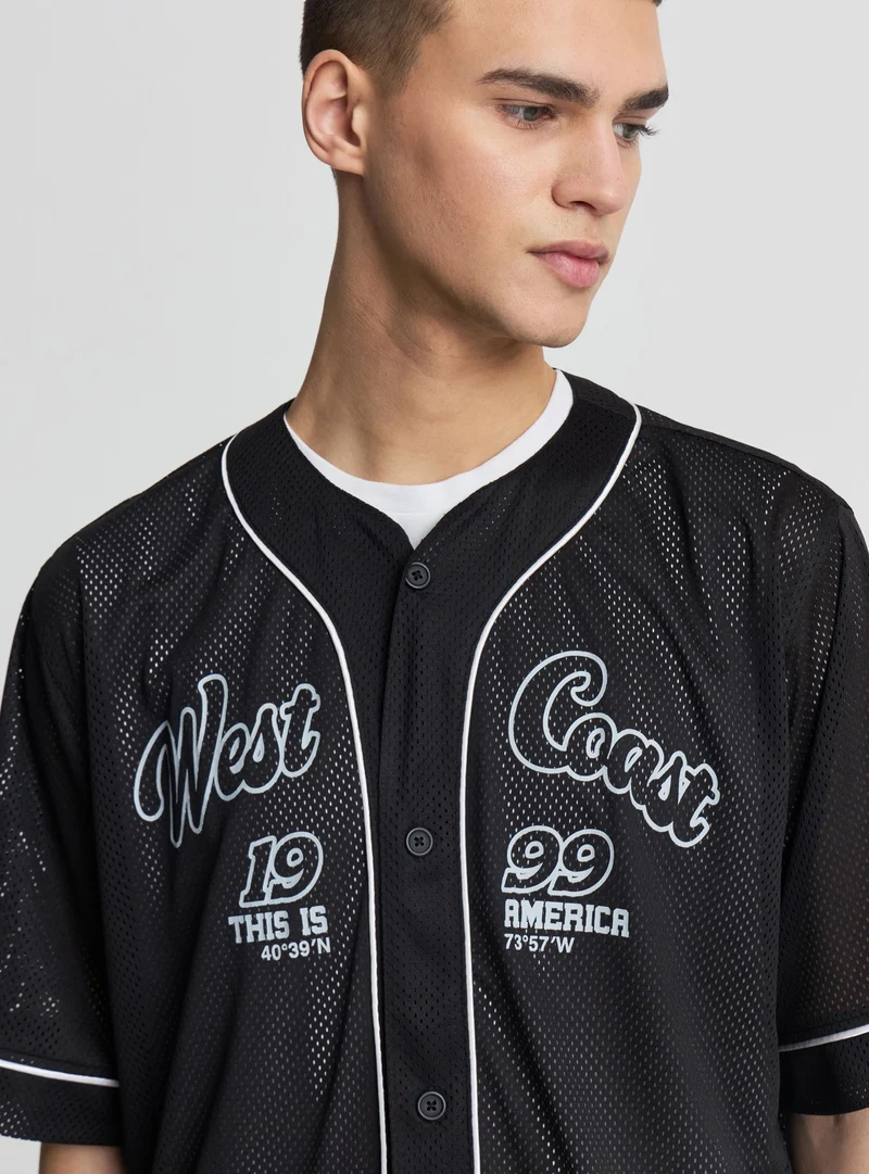 T-shirt relaxed stile baseball con bottoni e stampa