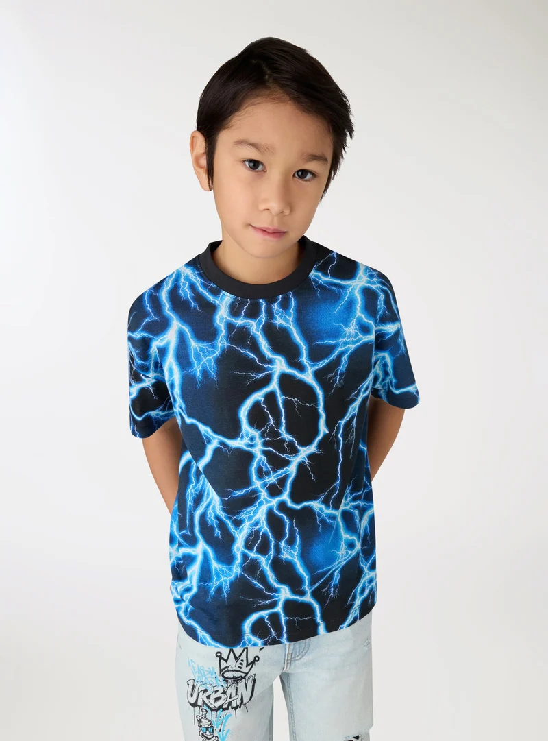 T-shirt con stampa fulmini