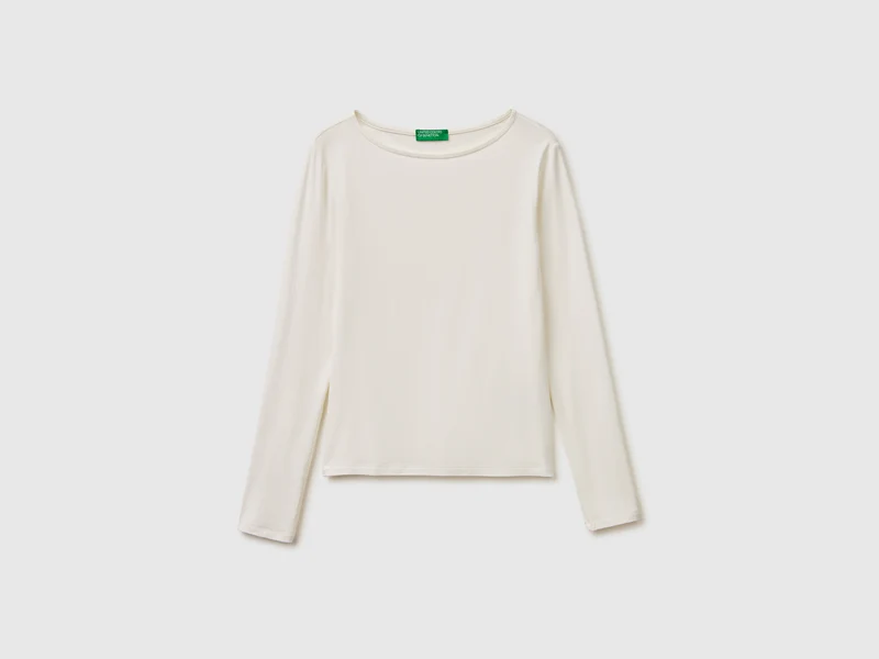 T-shirt con scollo a barchetta