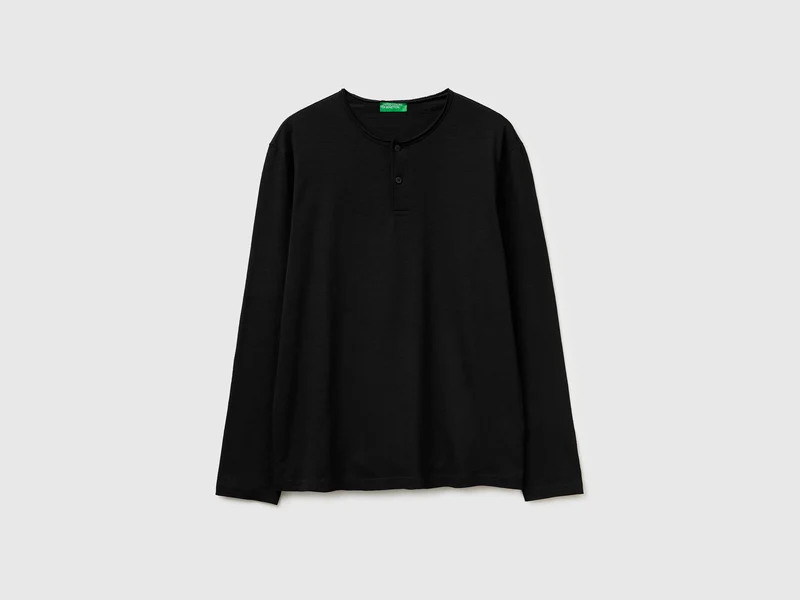 Maglietta con scollo serafino