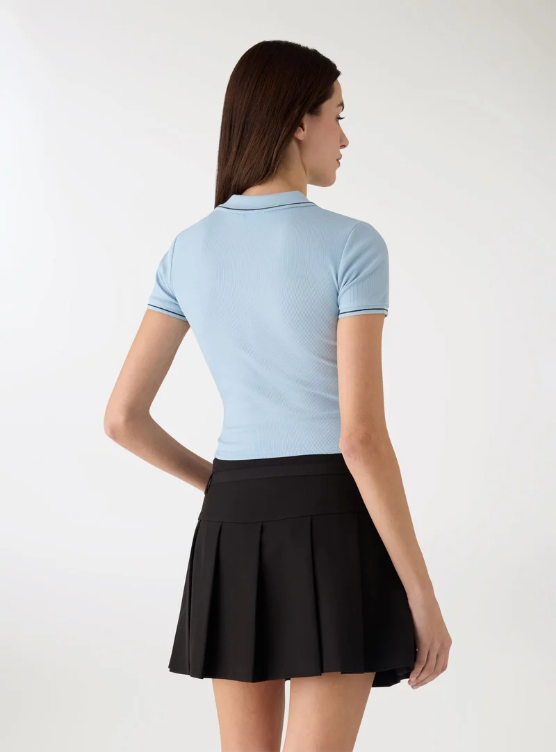 T-shirt polo crop a tinta unita