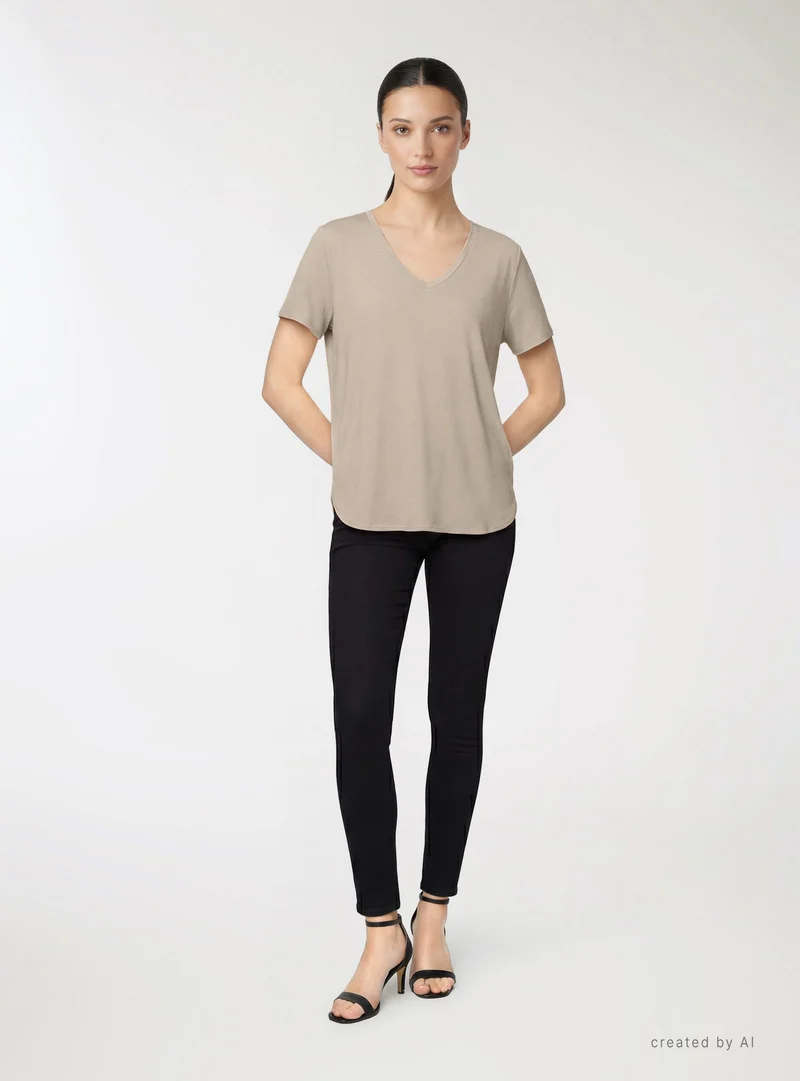 T-shirt tinta unita scollo a V