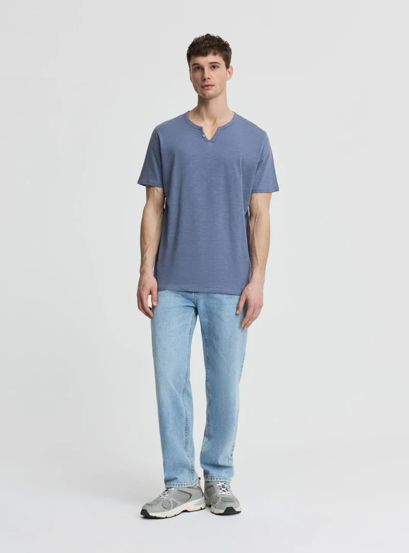T-shirt con scollo serafino