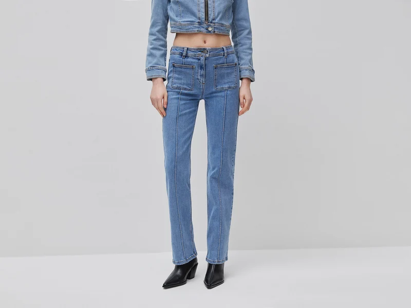 Jeans flare con nervatura