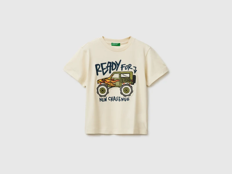 T-shirt con stampa e applicazione