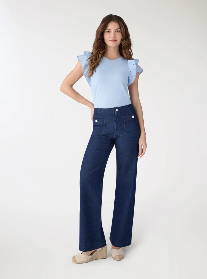 T-shirt con maniche a volant sangallo