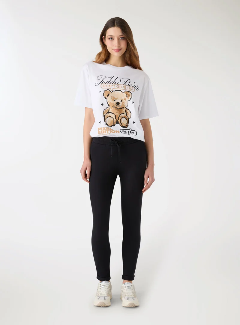 T-shirt ampia con orsetto pixel