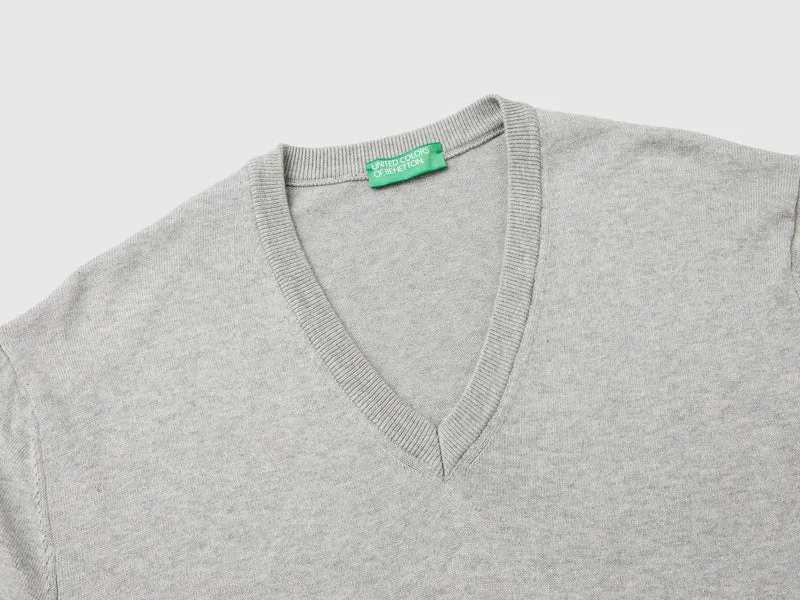 Maglia in puro cotone con scollo a V