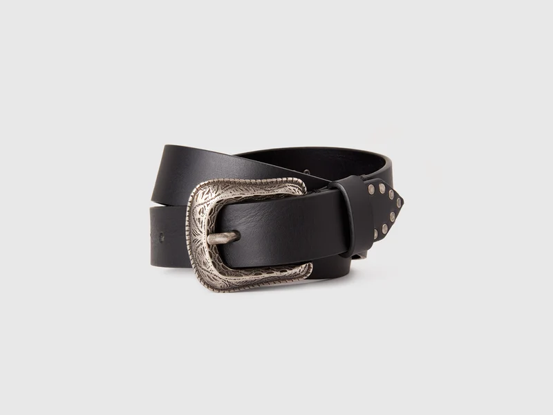Cintura in pelle con borchie