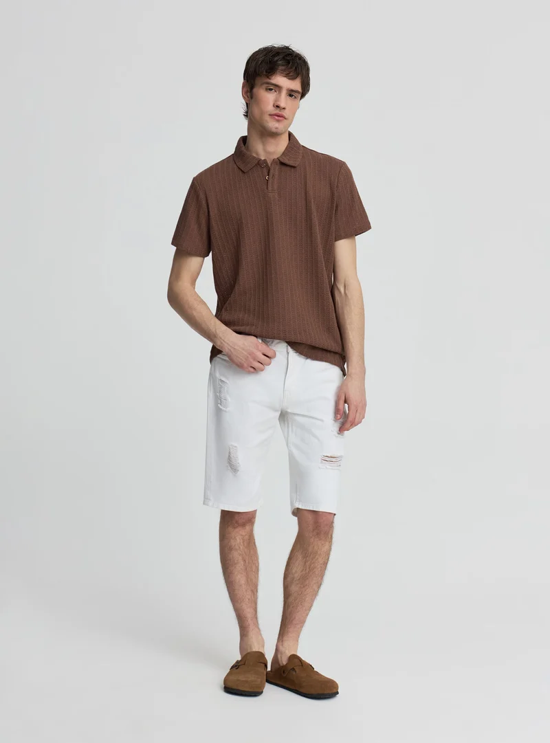 T-shirt polo a tinta unita effetto crochet