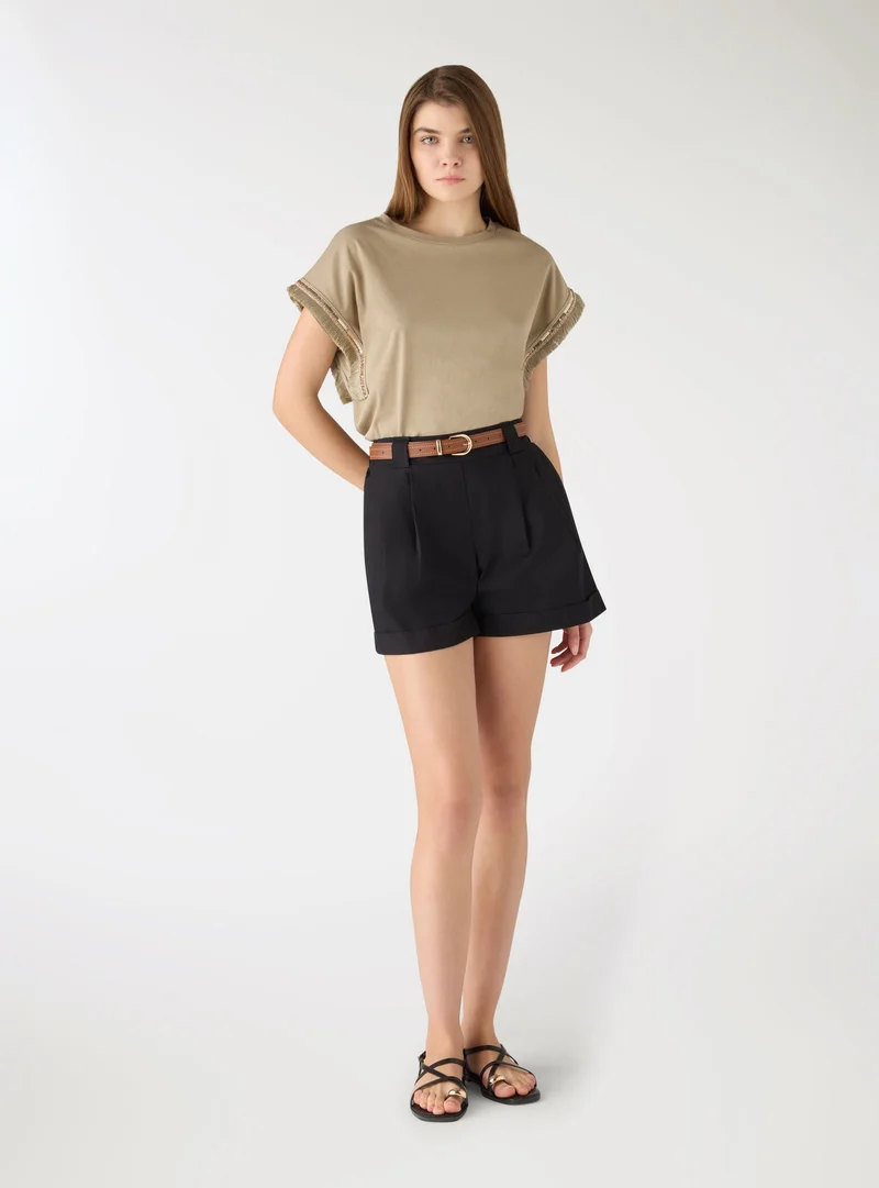 T-shirt con maniche a kimono e dettagli ricamati