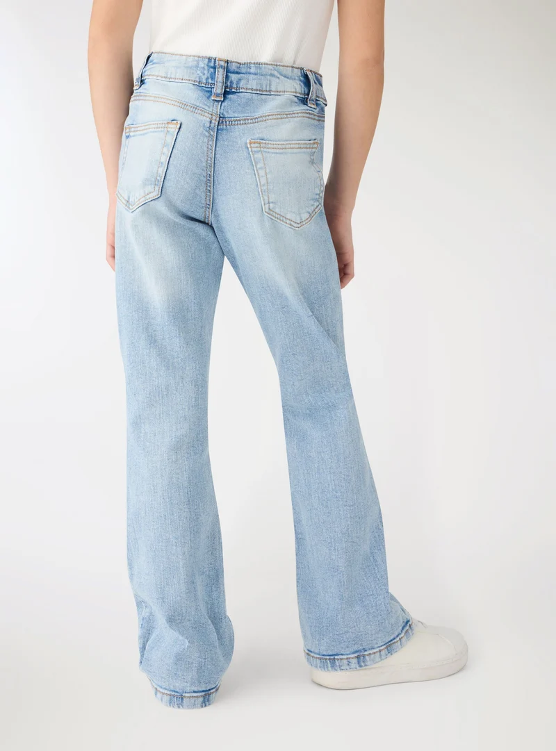 Jeans zampa con strappi