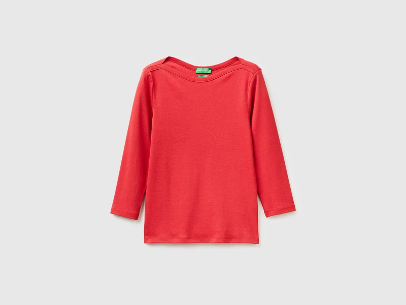 T-shirt slim fit con scollo a barchetta