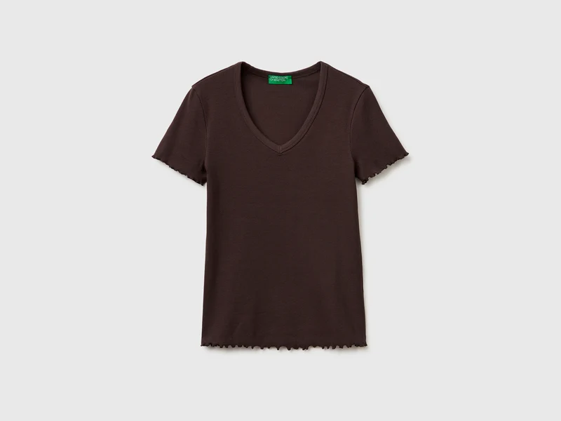 T-shirt scollo a V a costine