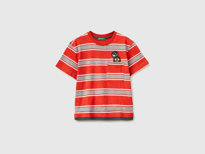 T-shirt rigata con patch