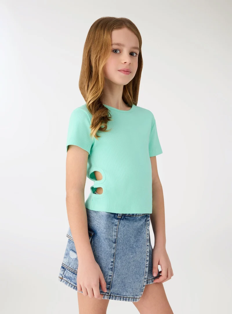 T-shirt crop con cut-out