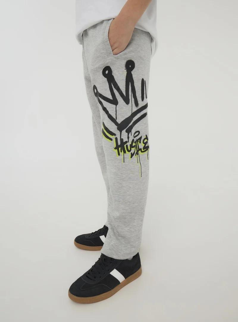 Pantaloni tuta stampa graffiti