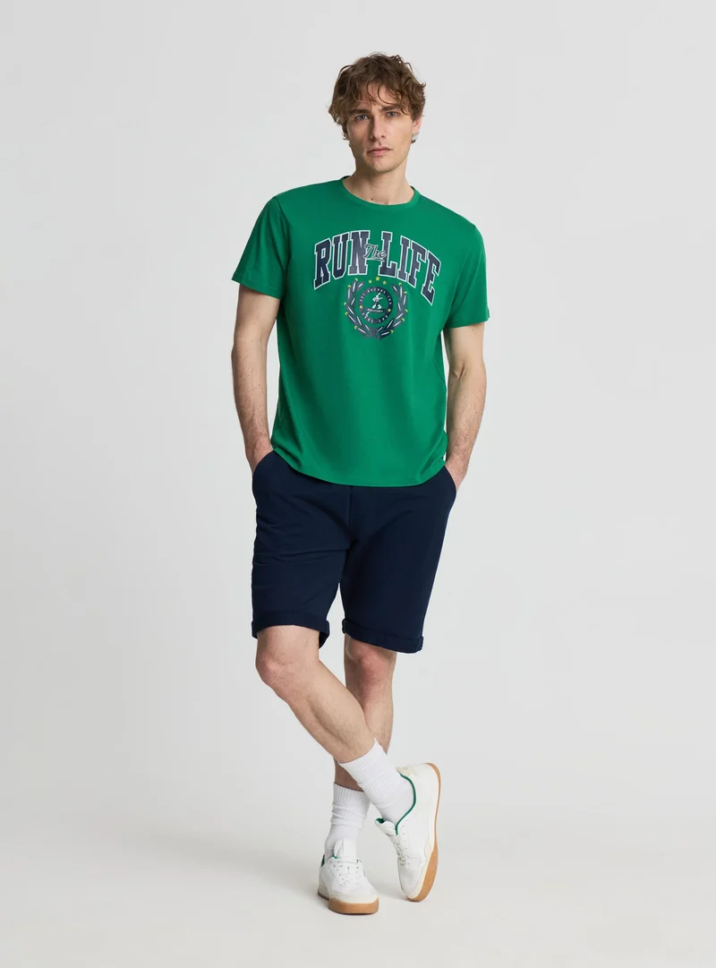 T-shirt con stampa college