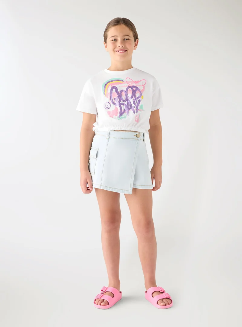 T-shirt crop con stampa graffiti