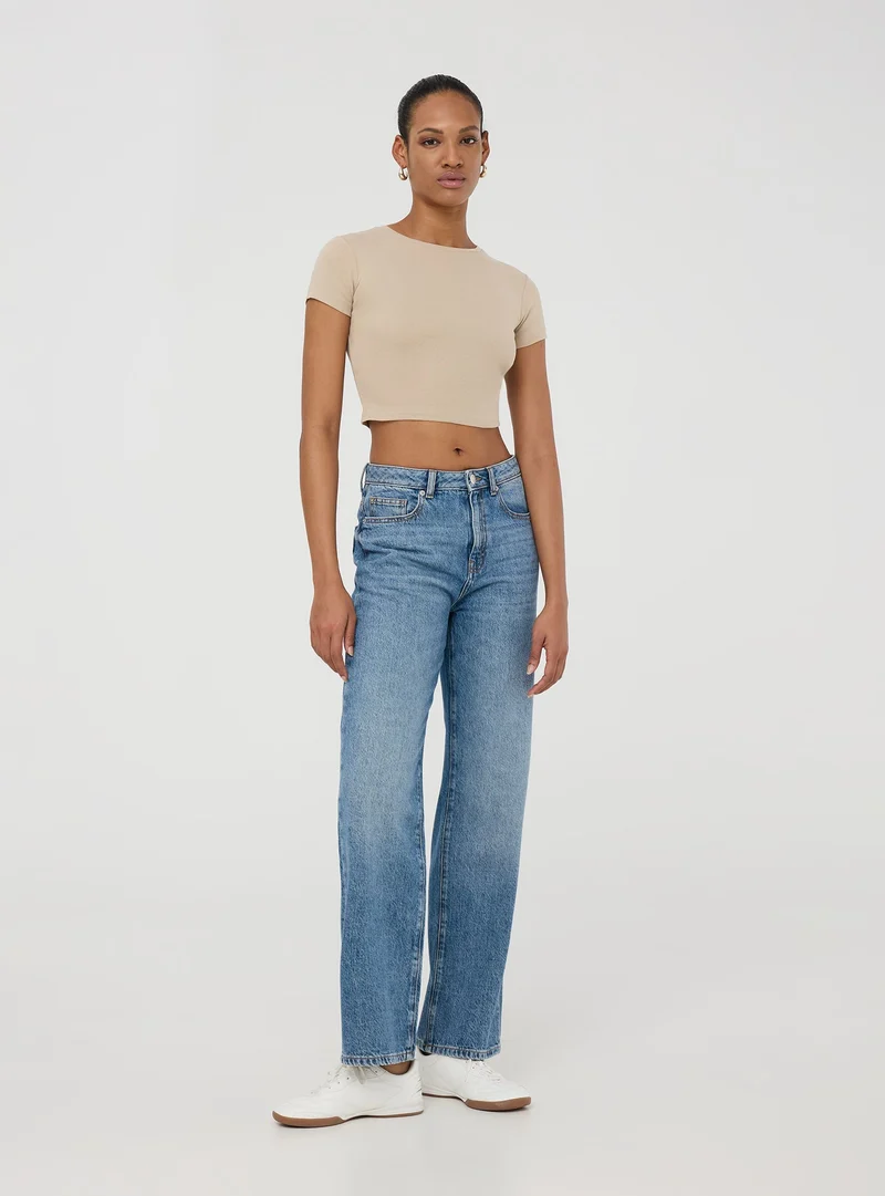 T-shirt crop aderente tinta unita