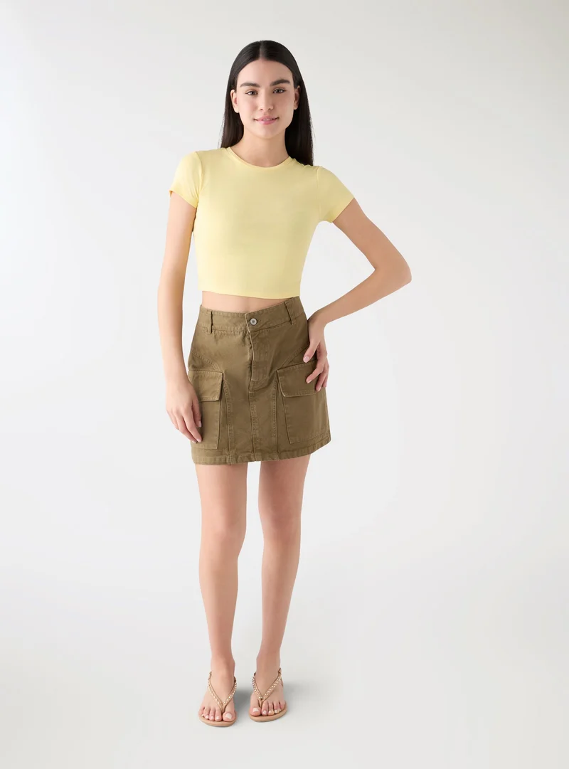 T-shirt crop aderente a tinta unita