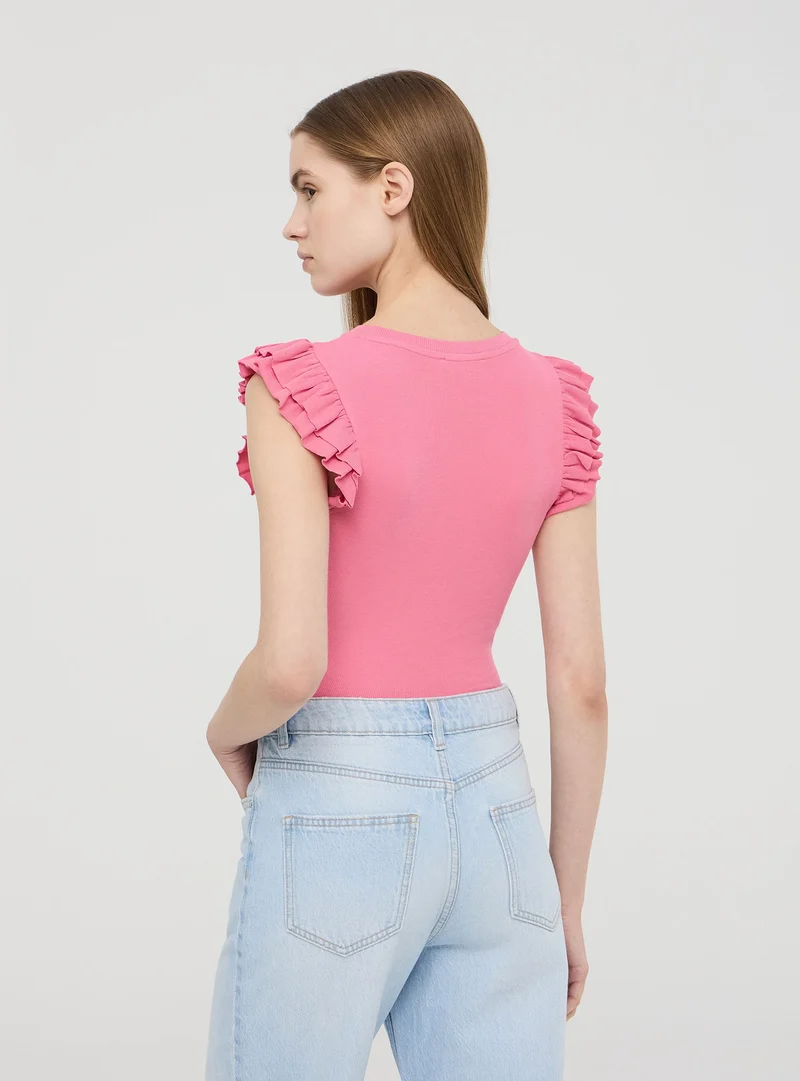 T-shirt crop con maniche a balze