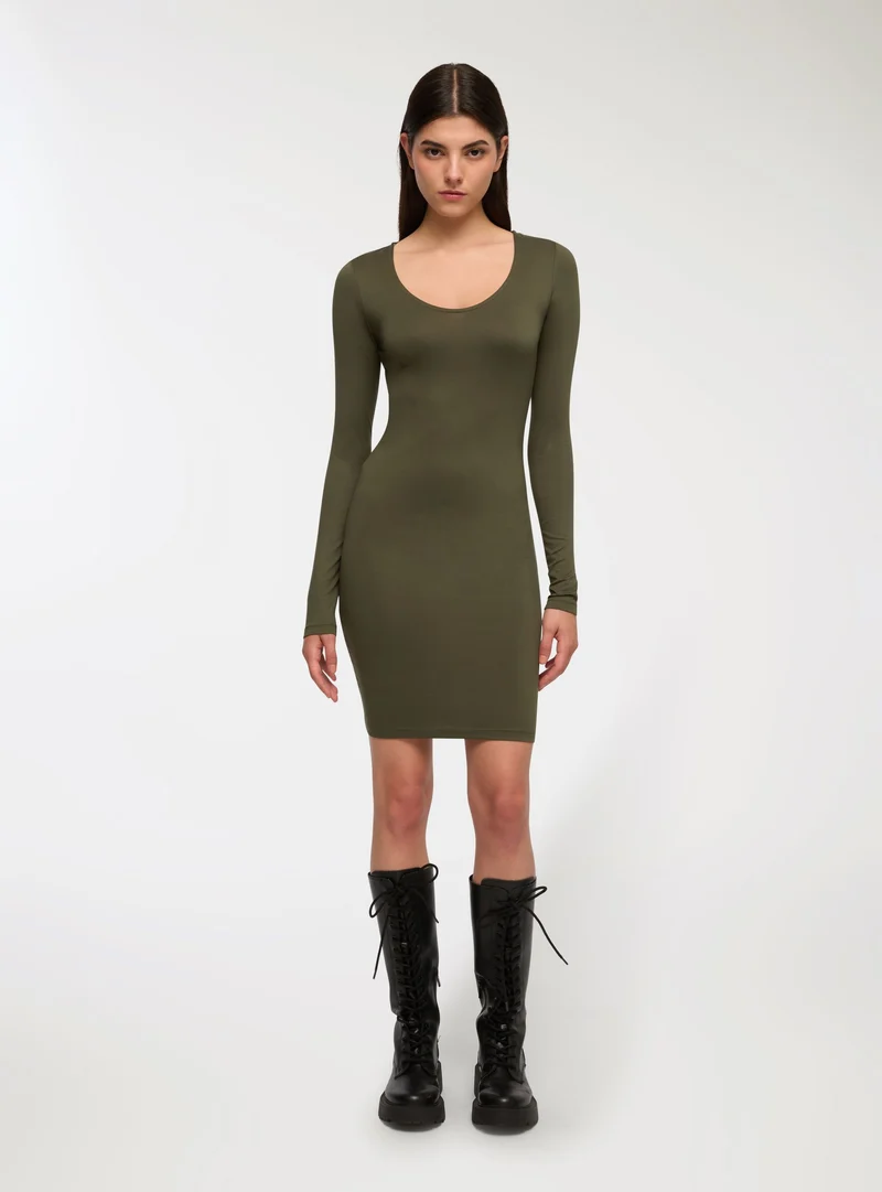 Bodydress scollo ampio in tessuto caldo