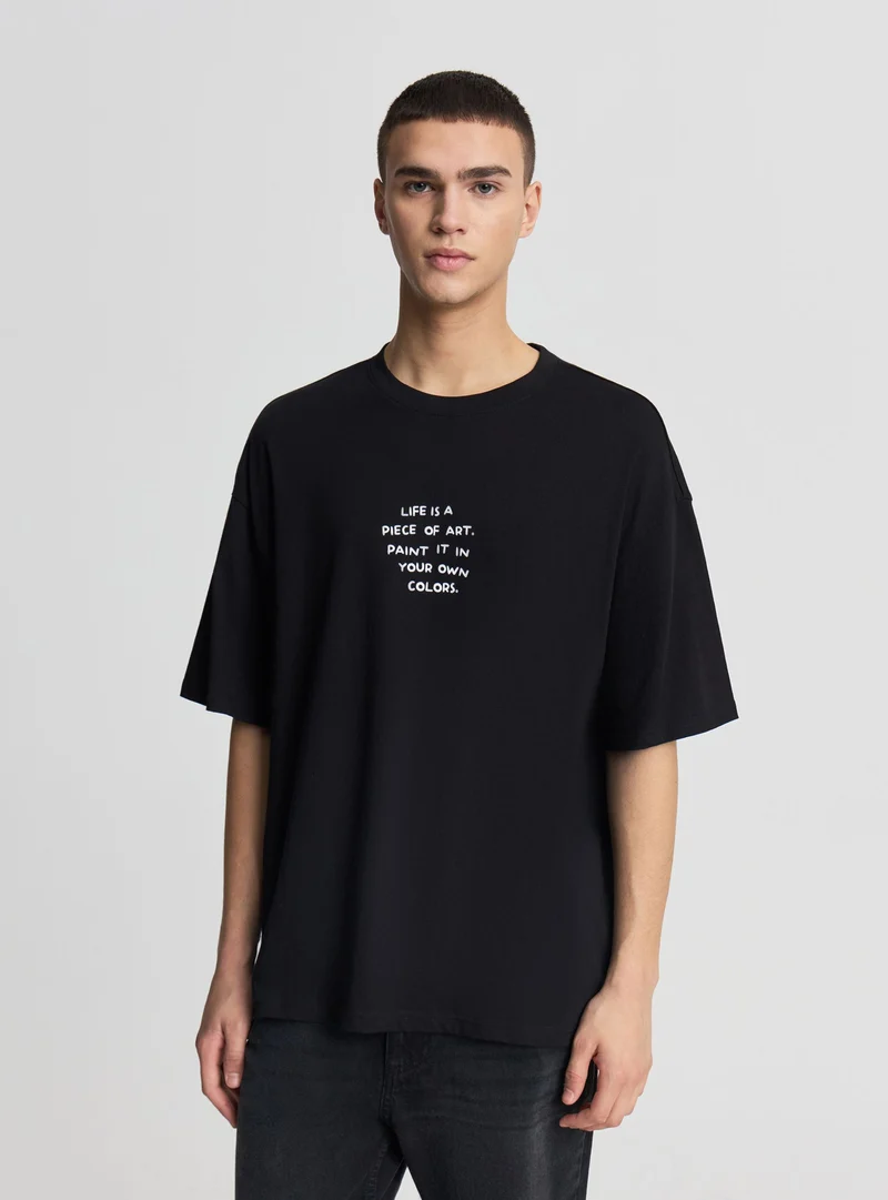 T-shirt over con scritta frontale