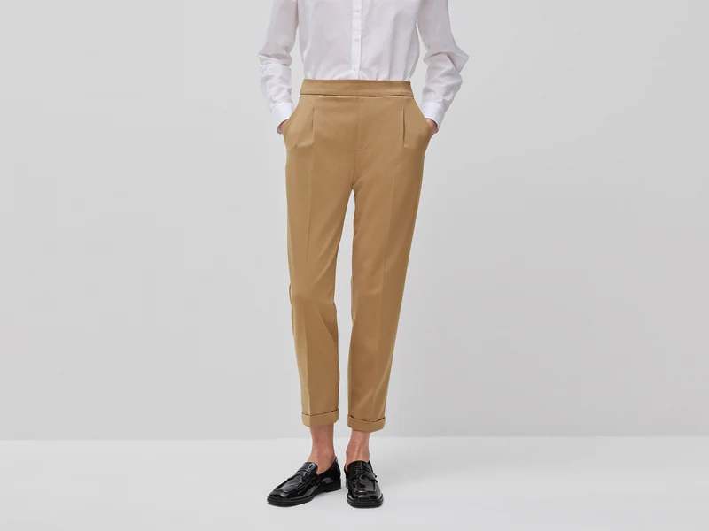 Pantaloni regular fit con piega