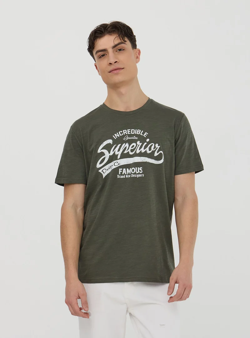T-shirt con scritta frontale