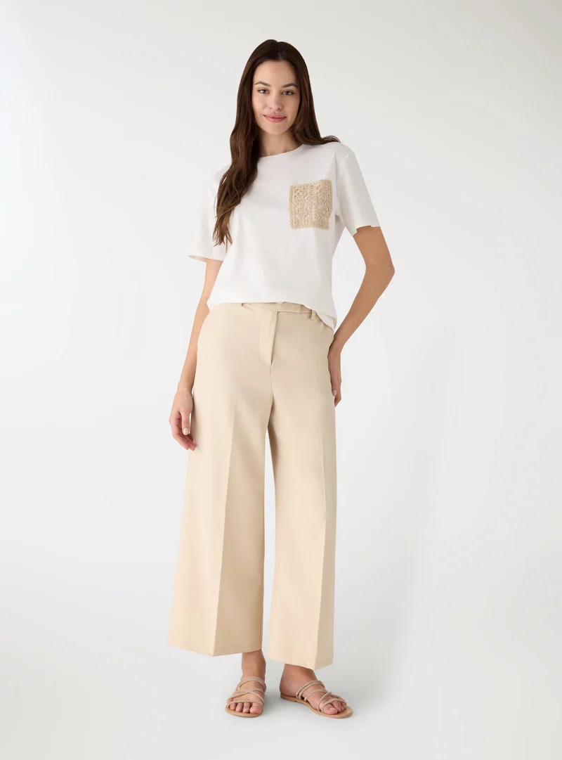 T-shirt con taschino macramè