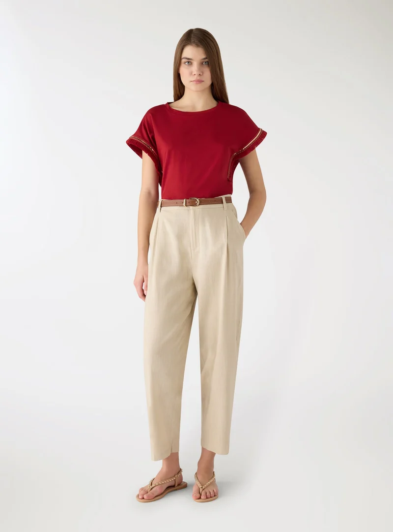 T-shirt con maniche a kimono e dettagli ricamati