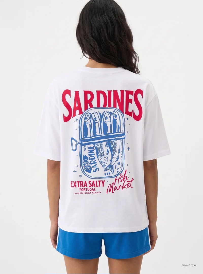 T-shirt ampia con stampa sardine