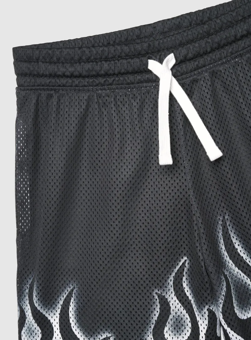 Pantaloncini in rete con stampa fiamme e scritta