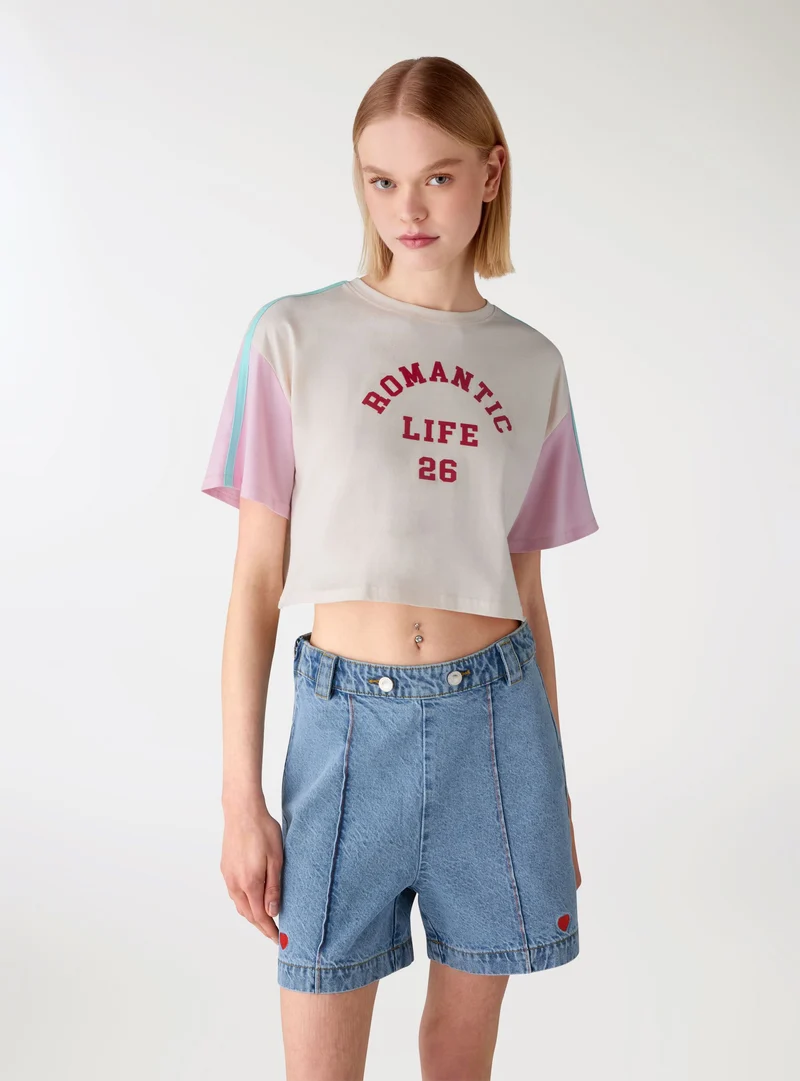 T-shirt crop con stampa college TRNPOPLAB