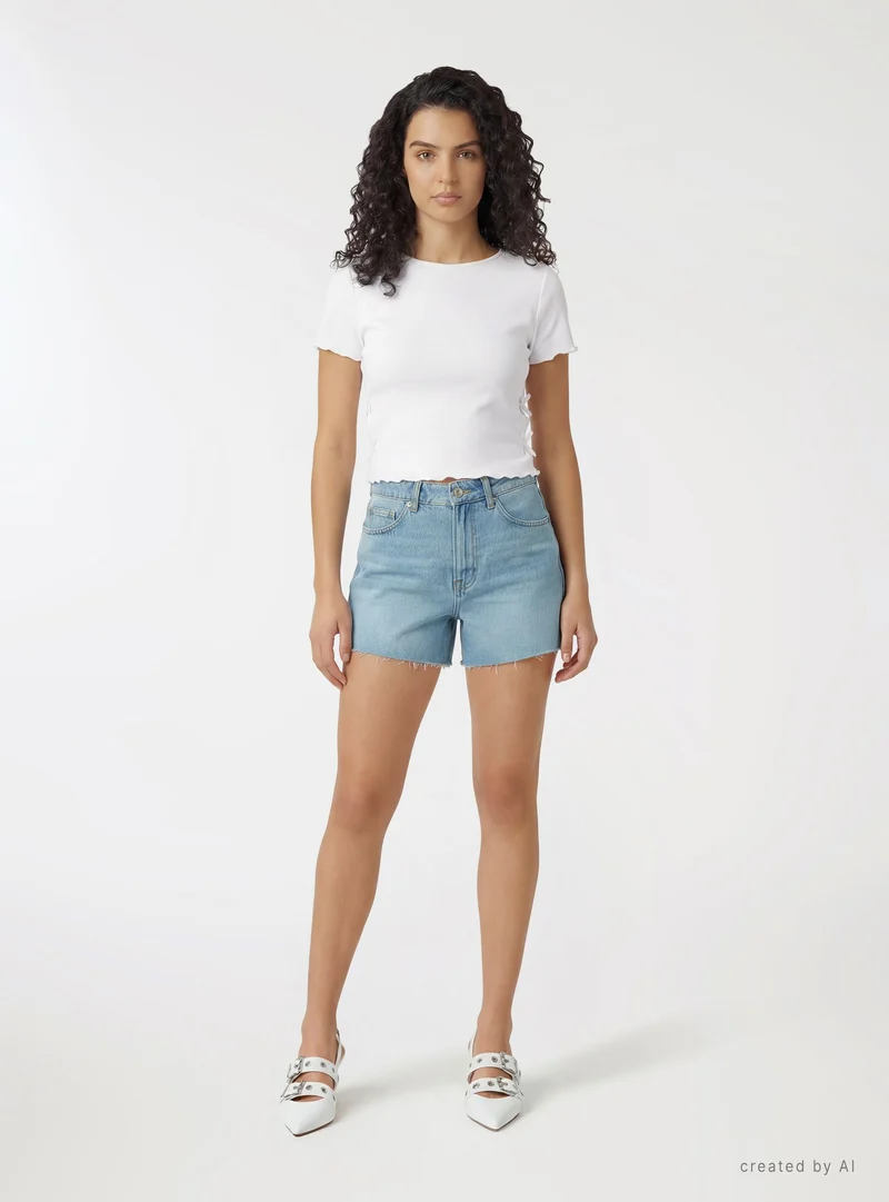 T-shirt con fiocchi sui fianchi