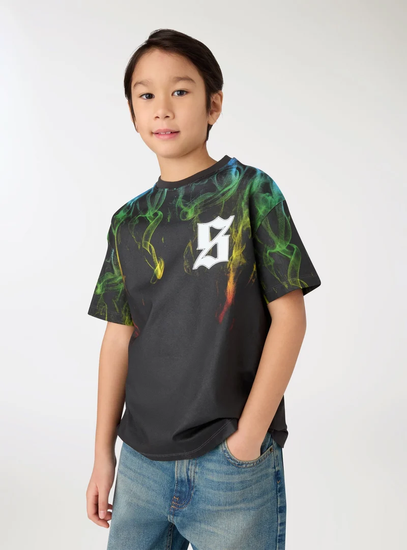 T-shirt con stampa effetto fumo