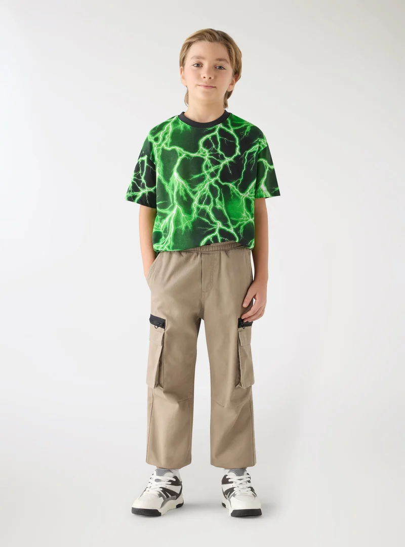 T-shirt con stampa fulmini