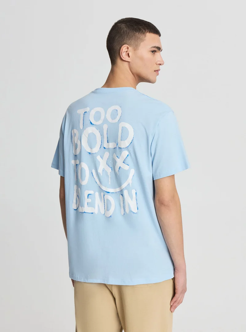 T-shirt con stampa graffiti fronte e retro