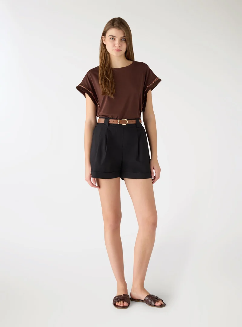 T-shirt con maniche a kimono e dettagli ricamati