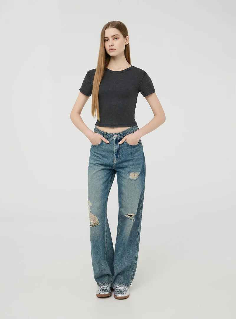 T-shirt crop aderente garment-dyed