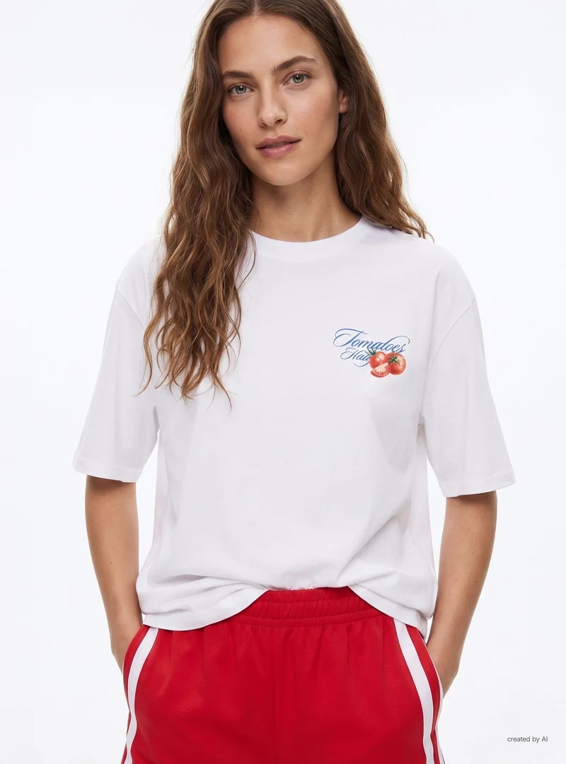T-shirt ampia con stampa pomodori