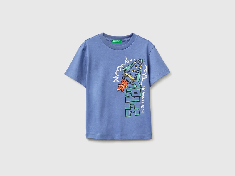 T-shirt con stampa e applicazione