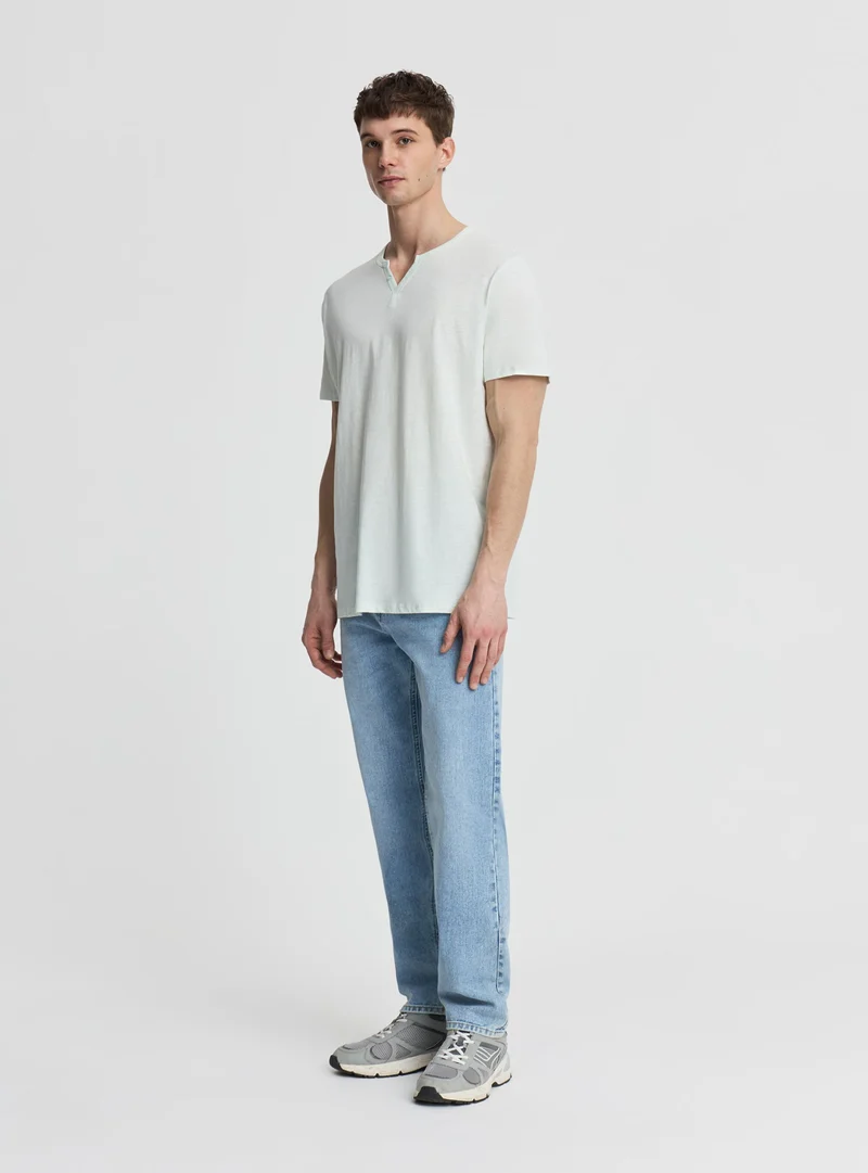 T-shirt con scollo serafino