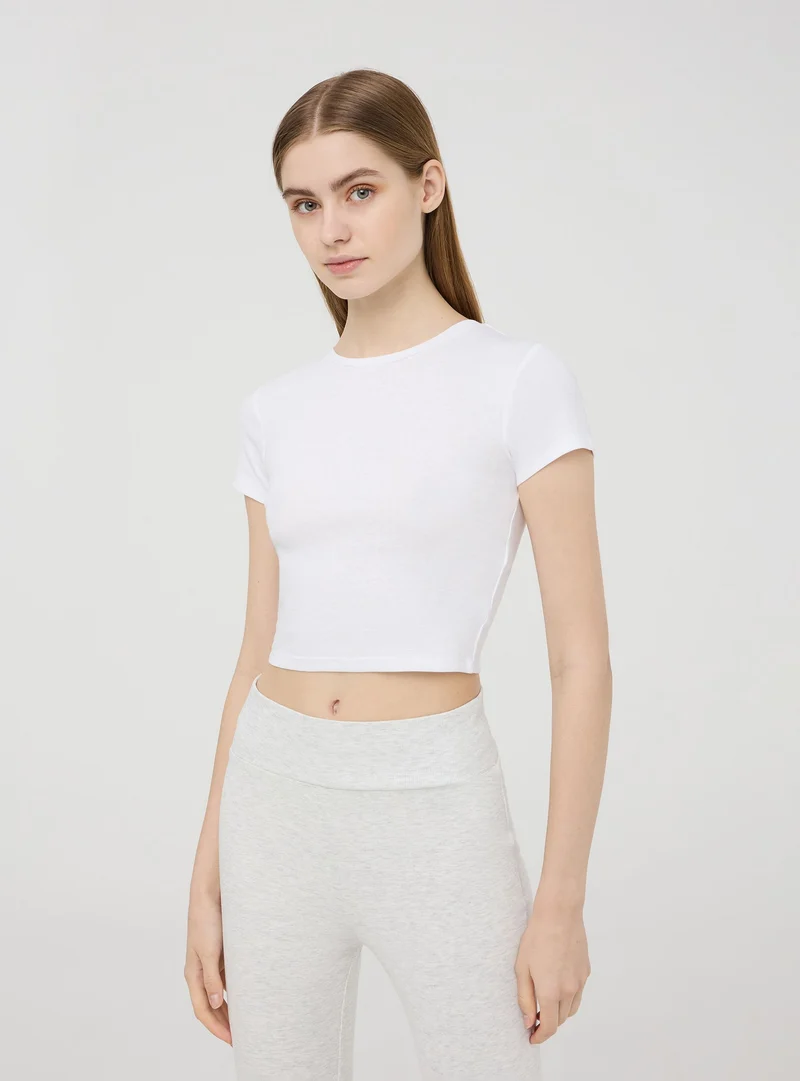 T-shirt crop aderente tinta unita