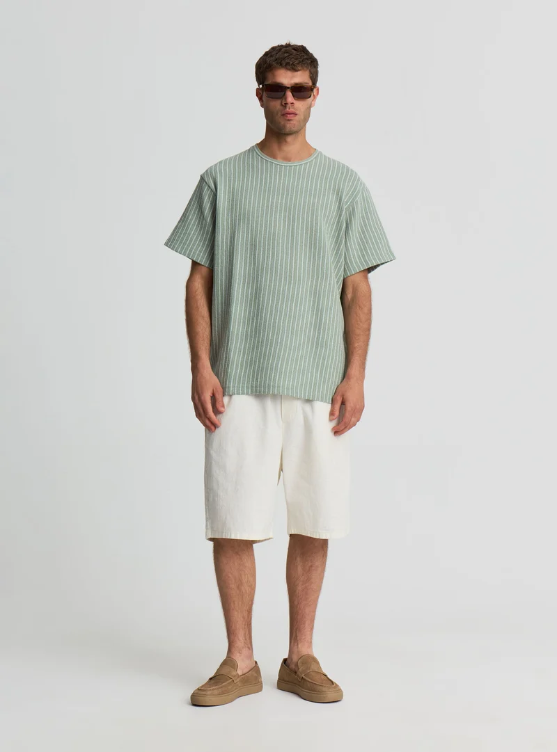 T-shirt a righe con effetto crochet
