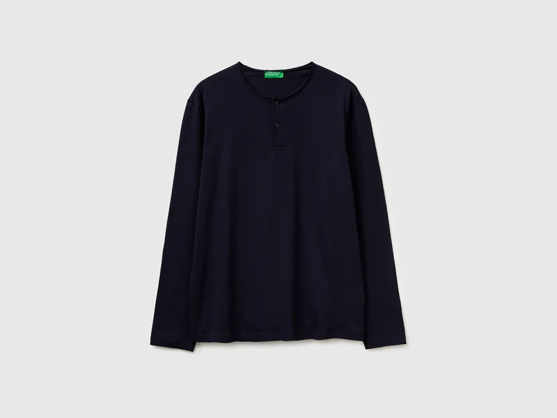 Maglietta con scollo serafino
