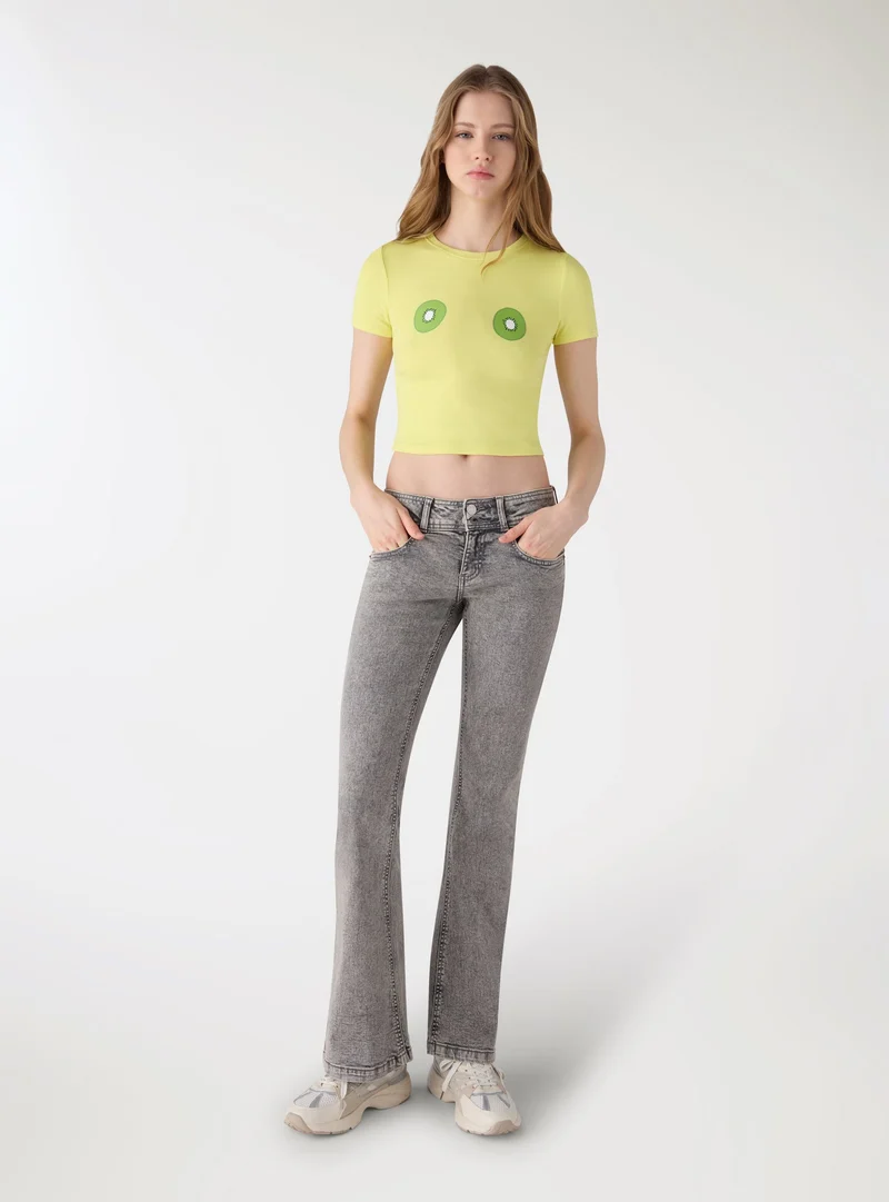 T-shirt crop con stampa kiwi