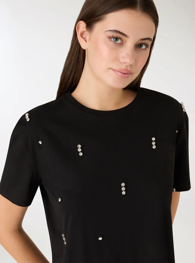 T-shirt con applicazioni strass